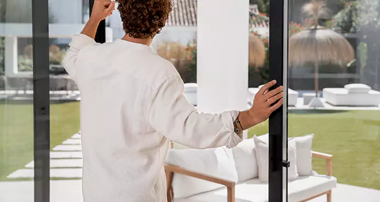 Fix Backyard Sliding Door Hard To Operate in Bayshore Gardens, FL