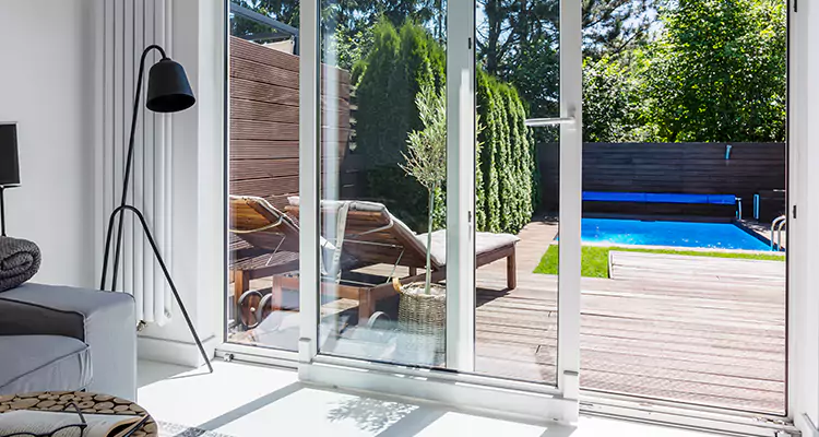 Fixing A Sliding Screen Door Roller in Bayshore Gardens, FL